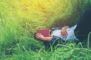 Ralentir pour ne pas fléchir : et si l’été était le moment idéal pour ancrer la Slow Life ?